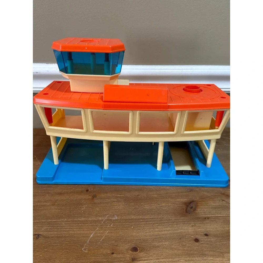 Vintage 1980s Fisher Price Little People Airport 996 Terminal Plane Set
